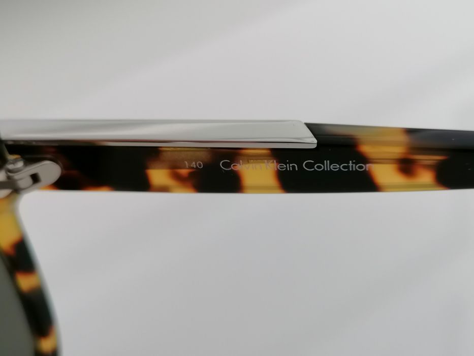 Óculos de sol novos e originais Calvin Klein