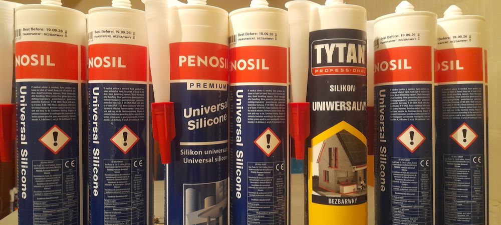 Silikon sanitarny biały.