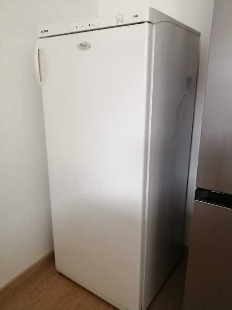 Arca congeladora vertical Whirlpool