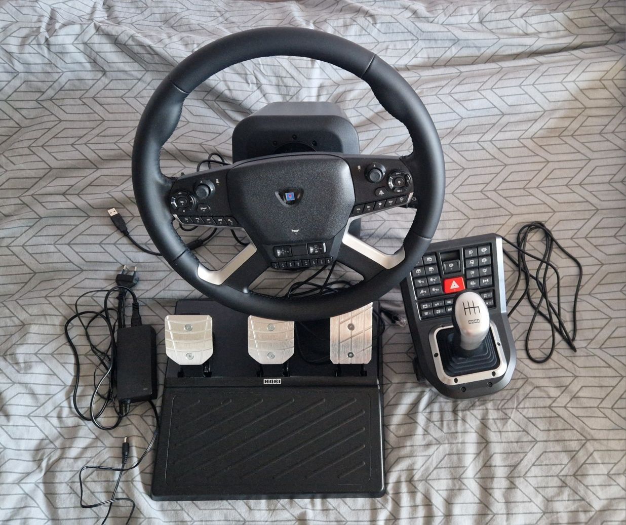 Kierownica Hori Force Feedback Truck Control System HPC-044E z pedałam