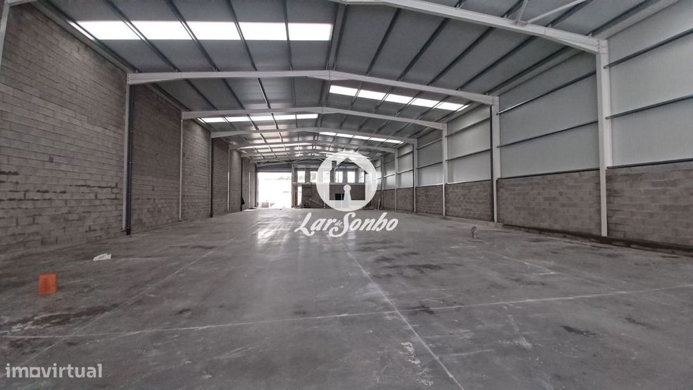 Armazém industrial com 880m2