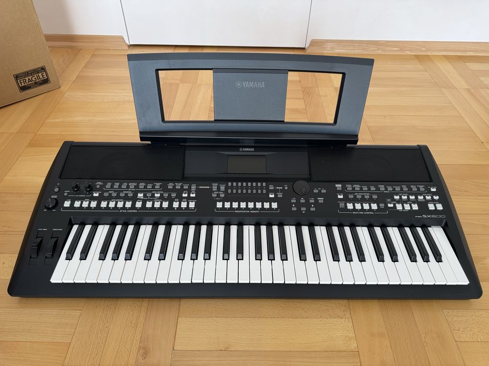 Keyboard Yamaha PSR SX600 nowy