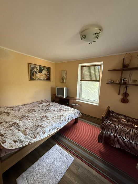 Продається двоповерхова дача, с. Терешки,  з власним озером у дворі