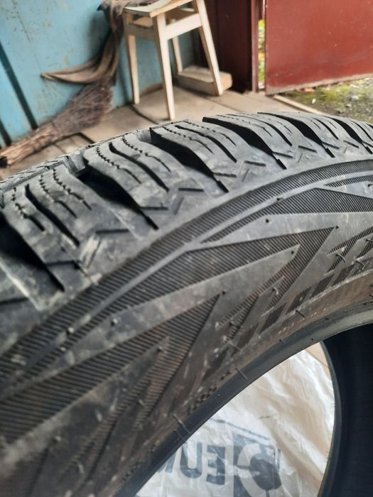 Продам шини У ВІДМІННОМУ СТАНІ 235/55 r19  ПАРА 2ШТ.