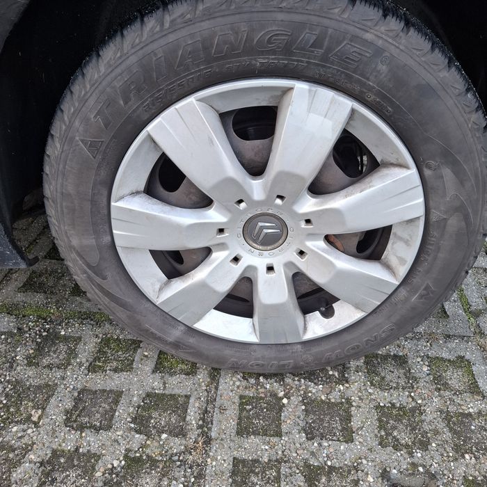 Felgi stalowe z oponami zimowymi Citroen