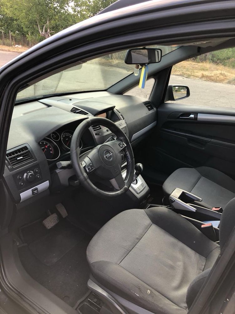 Opel  Zafira 1.8 газ/ бензин