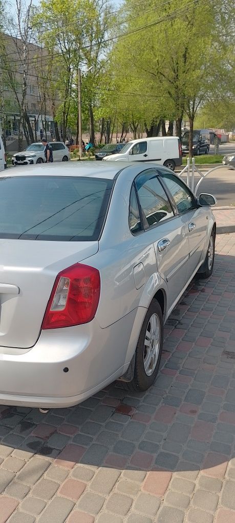 Продам Chevrolet  lacetti 1.8 автомат