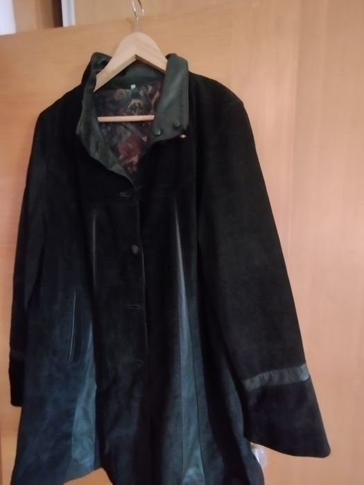 Casaco camurça e pele esverdeado