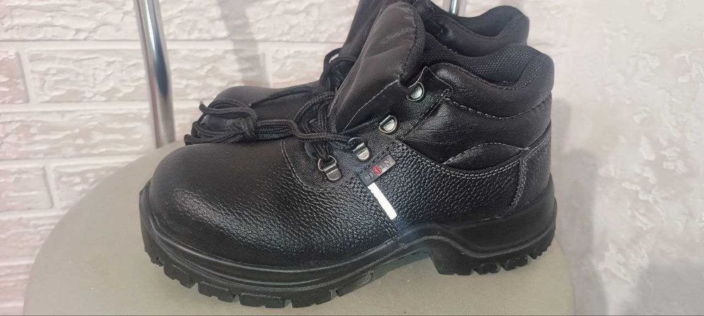 Продам ботинки рабочі 39р.
