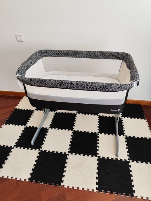 Next to me berço de cama