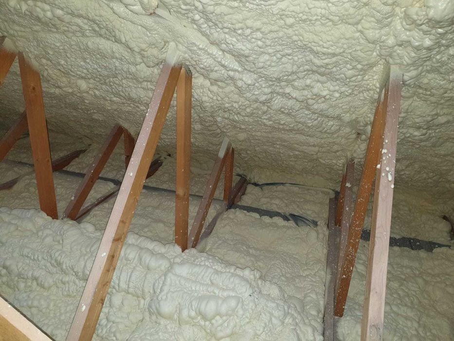 tanie docieplenie stropów, poddaszy pianą PUR