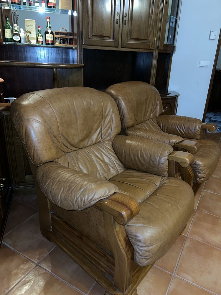 Conjunto de 2 Poltronas em Pele e Madeira