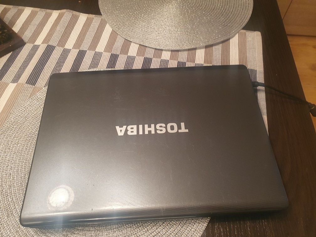 Laptop Toshiba do warsztatu nauki