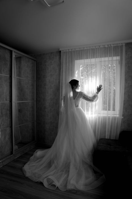 Весільне плаття білого кольору