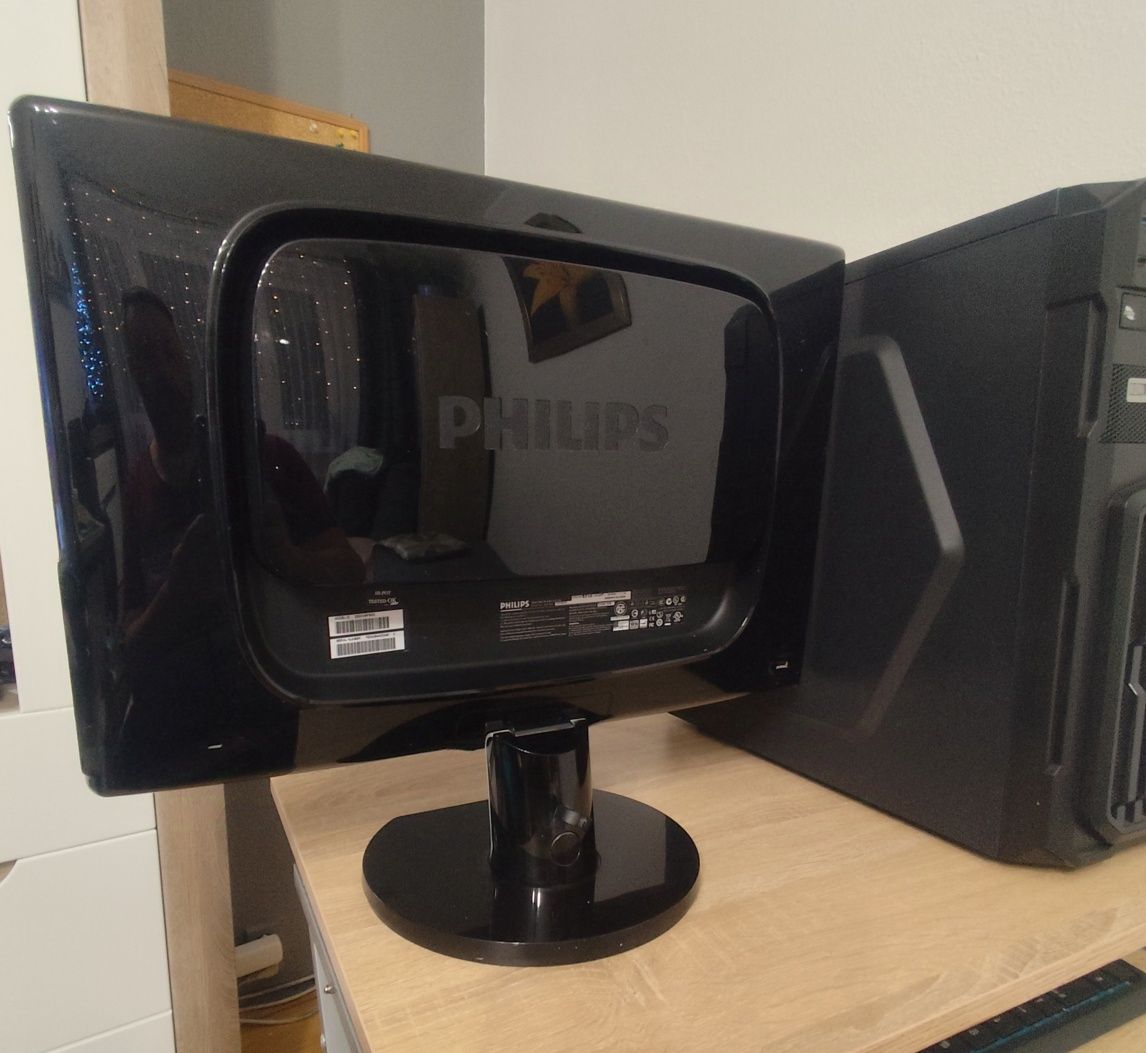 Komputer Asus Gamer + monitor 22" + klawiatura