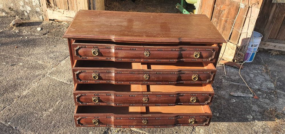 cómoda usada antiga