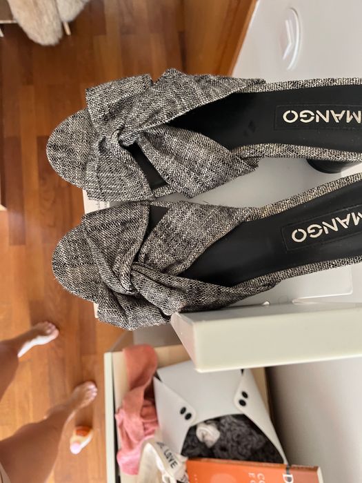 Mules sofisticadas cinza mesclado da Mango T39