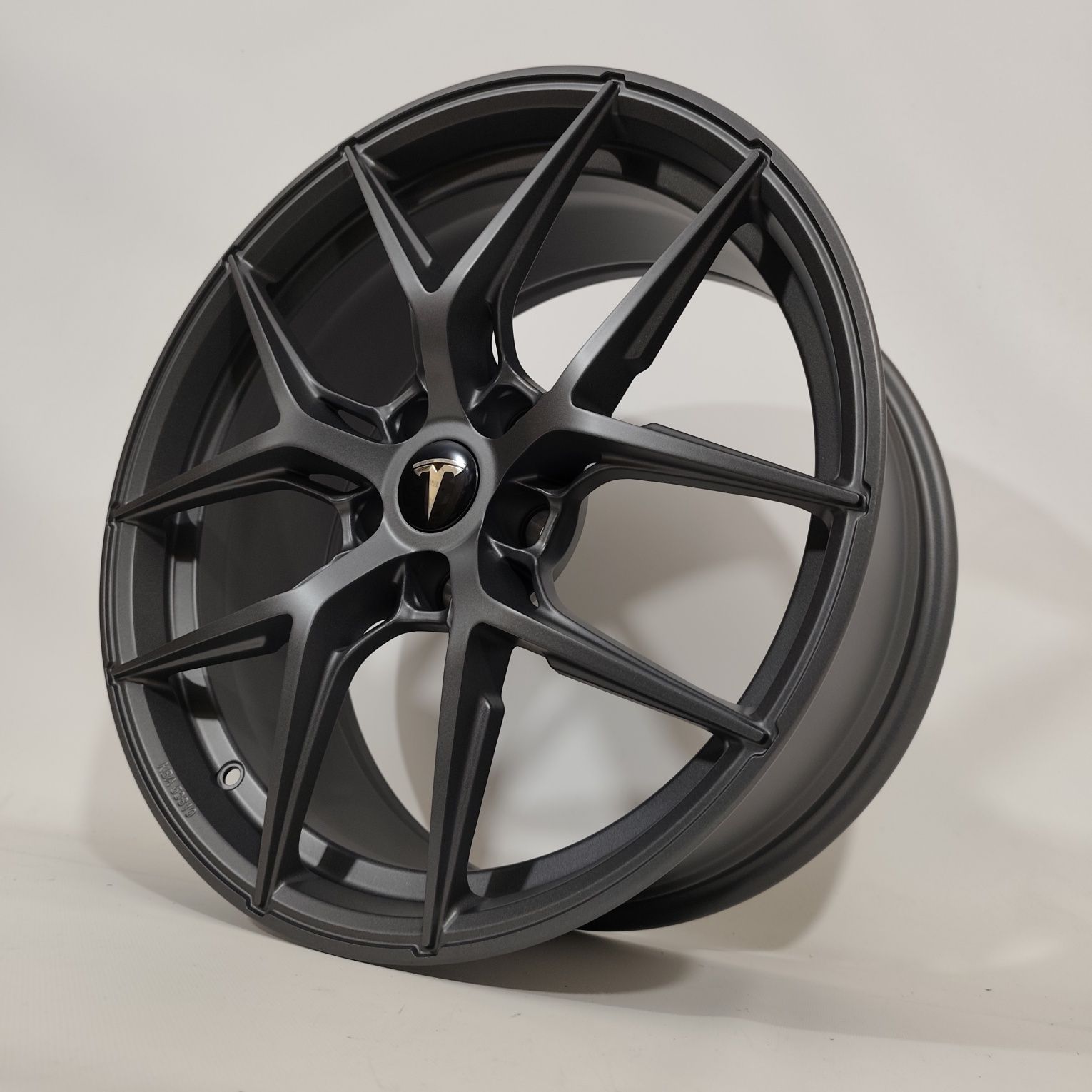 5x114,3 19" tesla 3 nowe motec mrc4 light