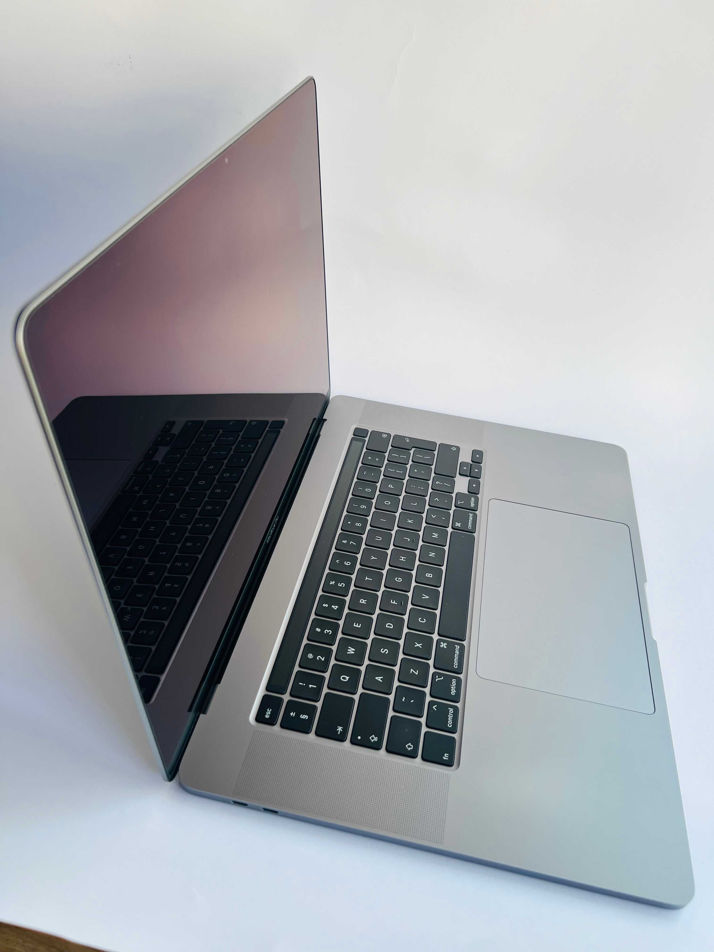 Macbook Pro 16 stan idealny 6x4,5 GHz, 16 GB AM 512 GB SSD bateria 190