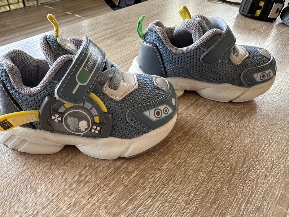 Кросівки для хлопчика  19 р