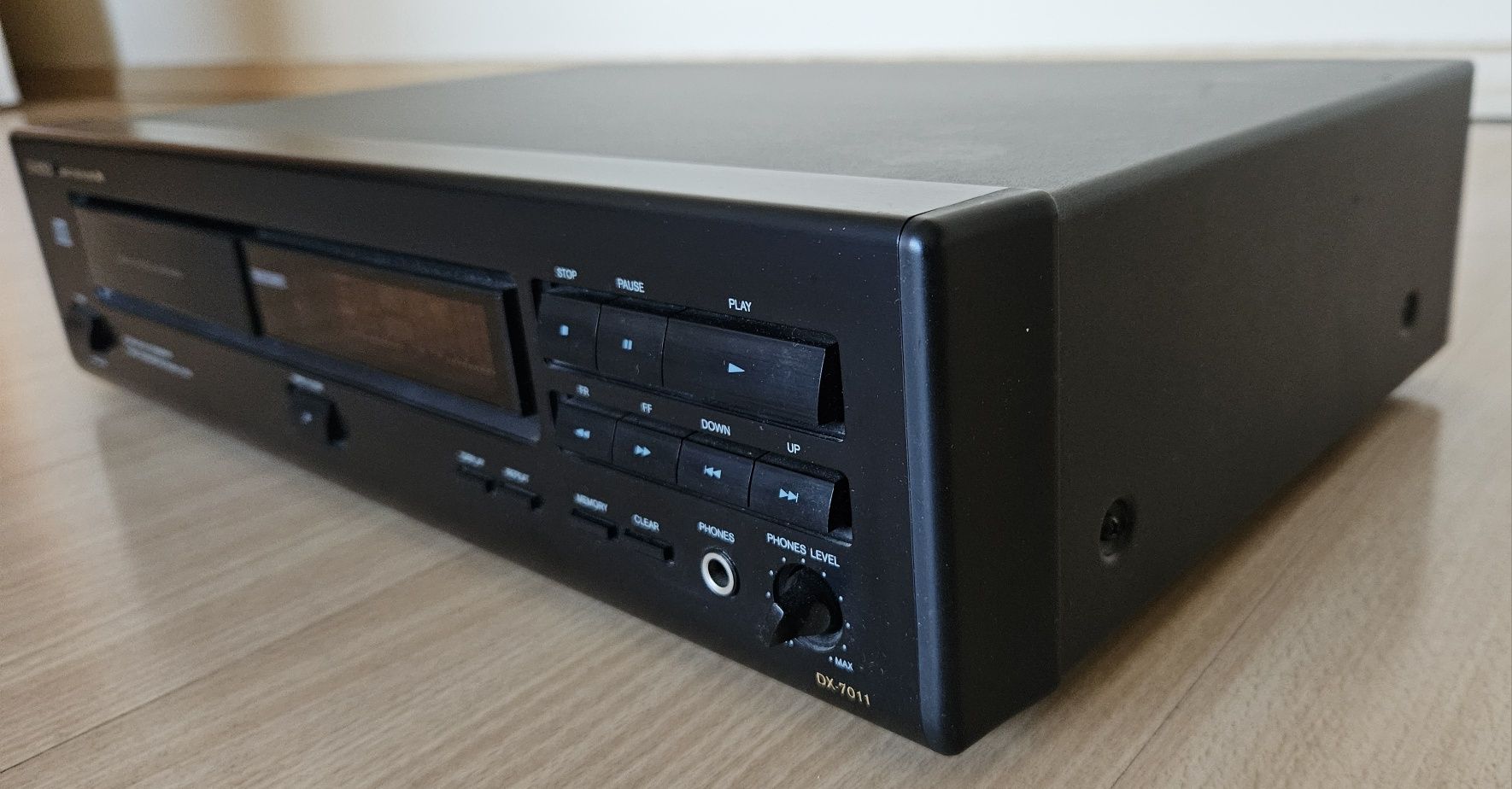 Odtwarzacz CD Onkyo DX- 7011