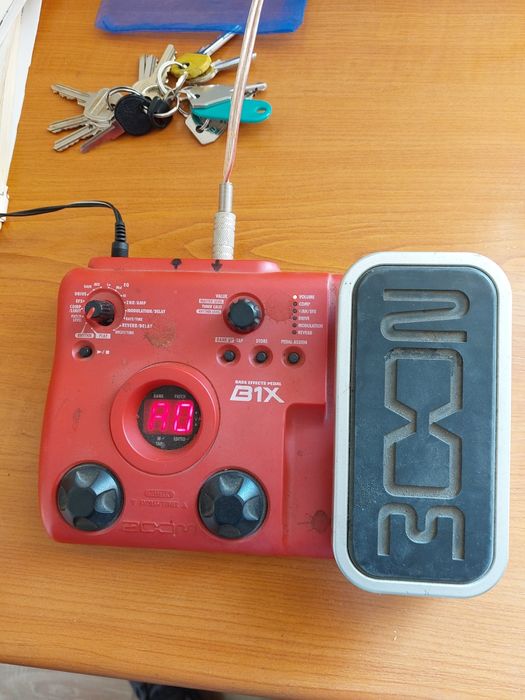 bas preamp - procesor basowy Zoom B1X