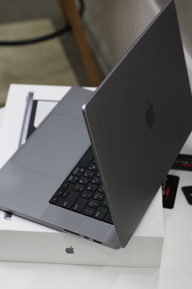 MacBook Pro 16" M1 Max, 10 CPU, 32 GPU, 64GB RAM, 2TB ( Z14V0027H )