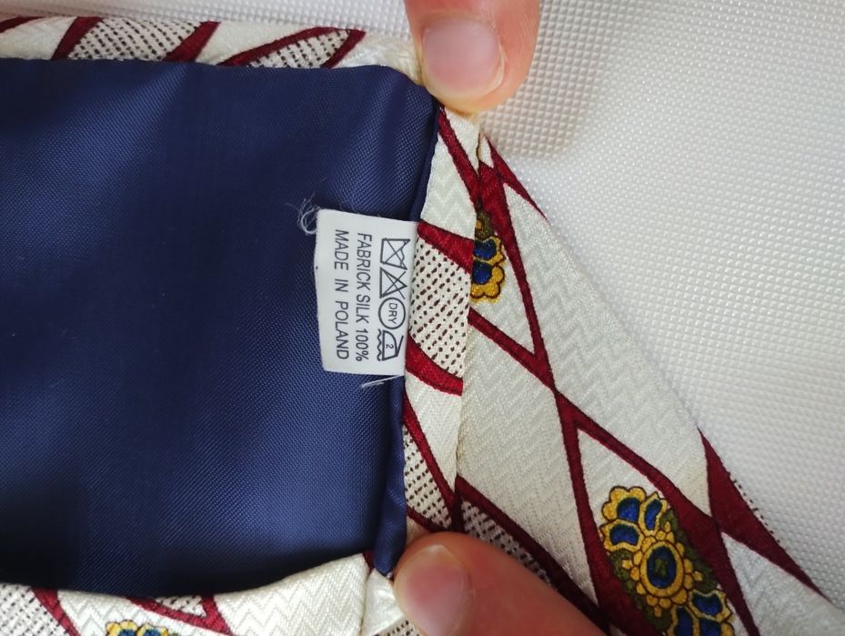 Krawat w pawie oczka