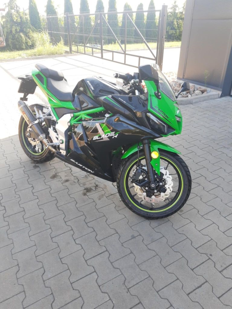 Barton Blade R125