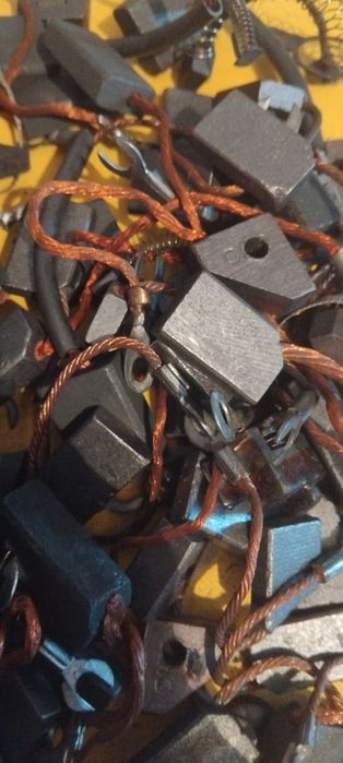 Продам графитовые щетки