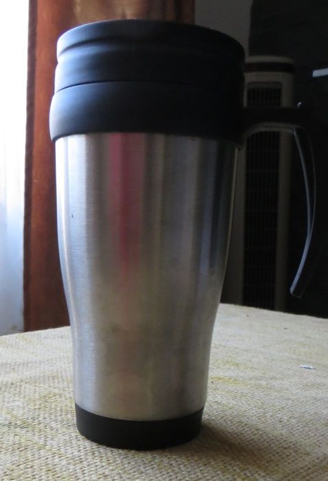 Shaker Portway com pega, corpo em inox e abertura na tampa