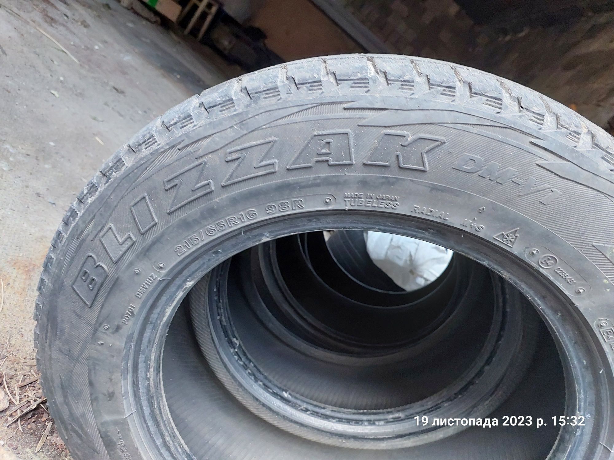 Зимова гума Bridgestone Blizzak DM-V1 215/65/R16