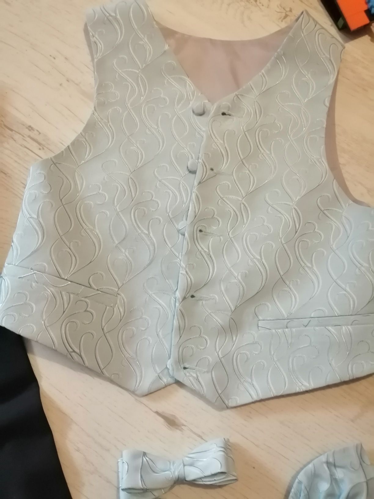 Garnitur na komunię r 140