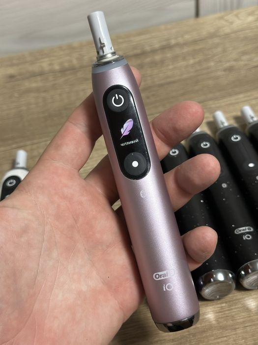 Електрична зубна щітка Oral-B 9/10 iO