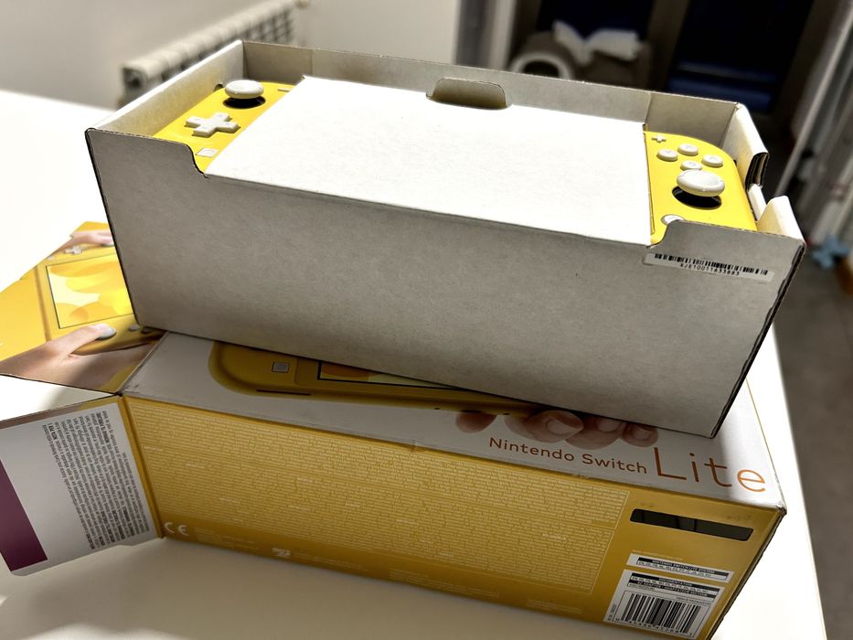 Nintendo Switch Lite – Amarela (32GB) – Rigorosamente Como Nova!
