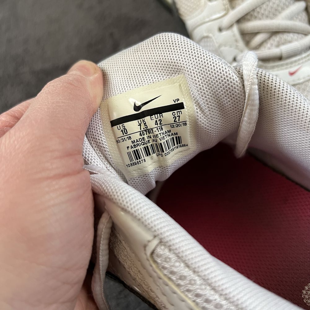Жіночі кросівки Nike reax run 5. P. 42.