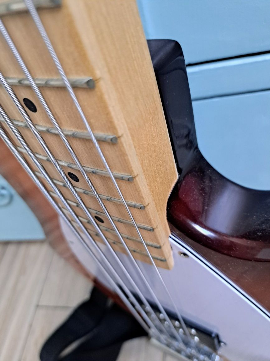 Gitara basowa Waldeman, Brazylia
