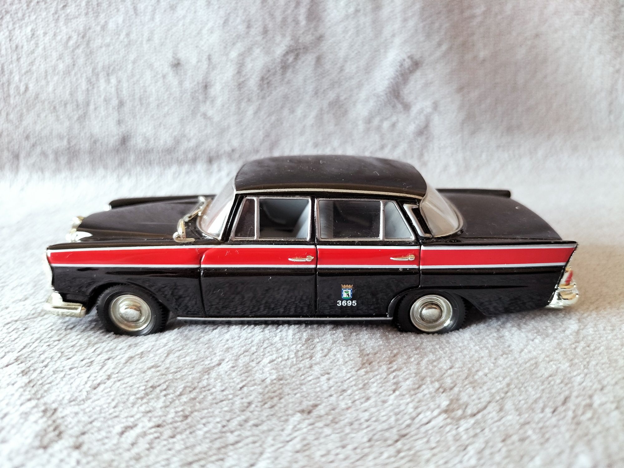 Mercedes W111 220SE Taxi Madryt 1959 1:43 Vitesse limitowany