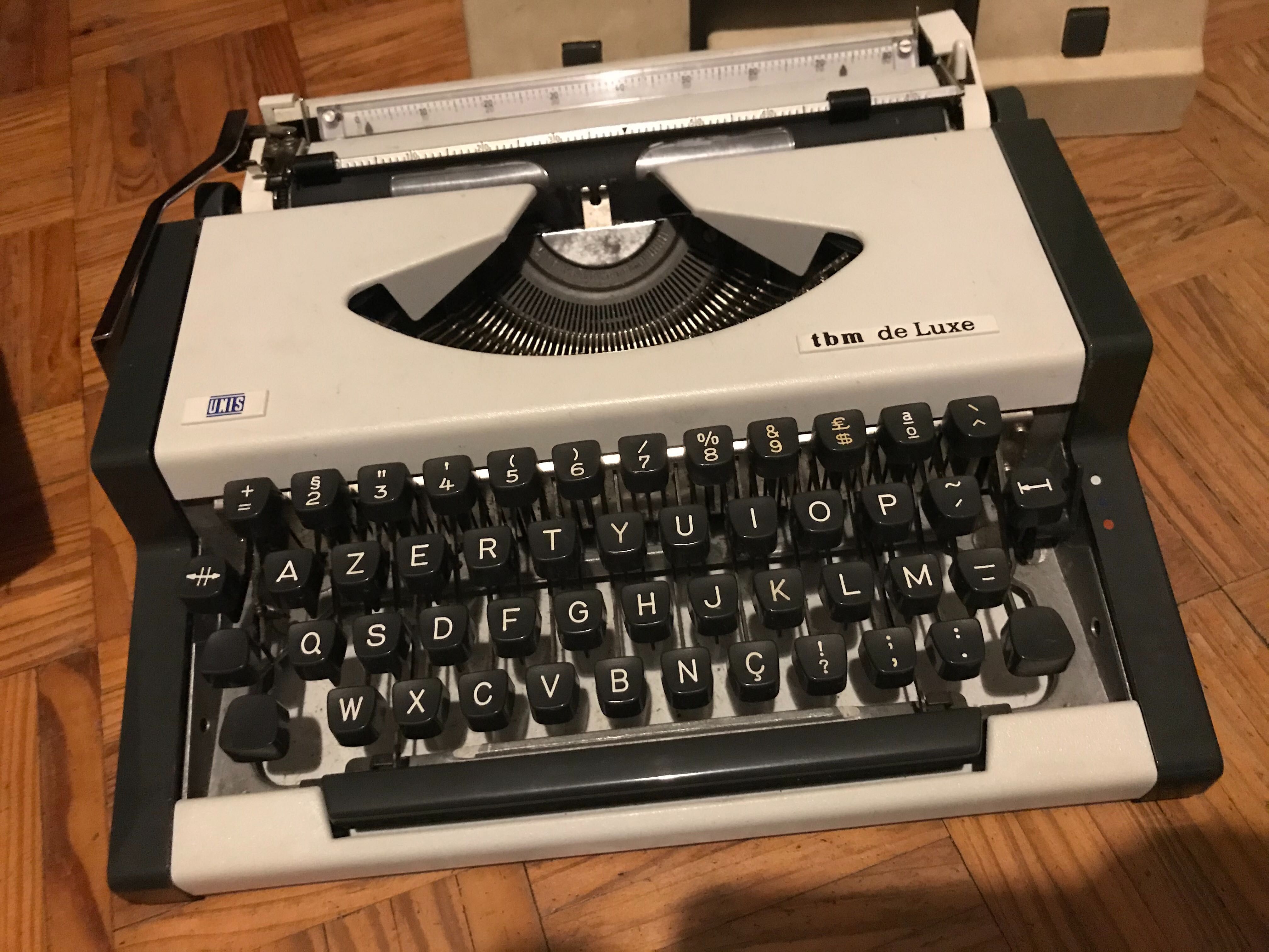 Maquina de escrever vintage/antiga Unis tbm de lux