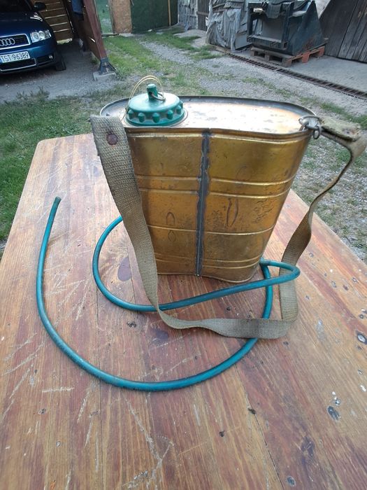 Stary opryskiwacz puzon prl