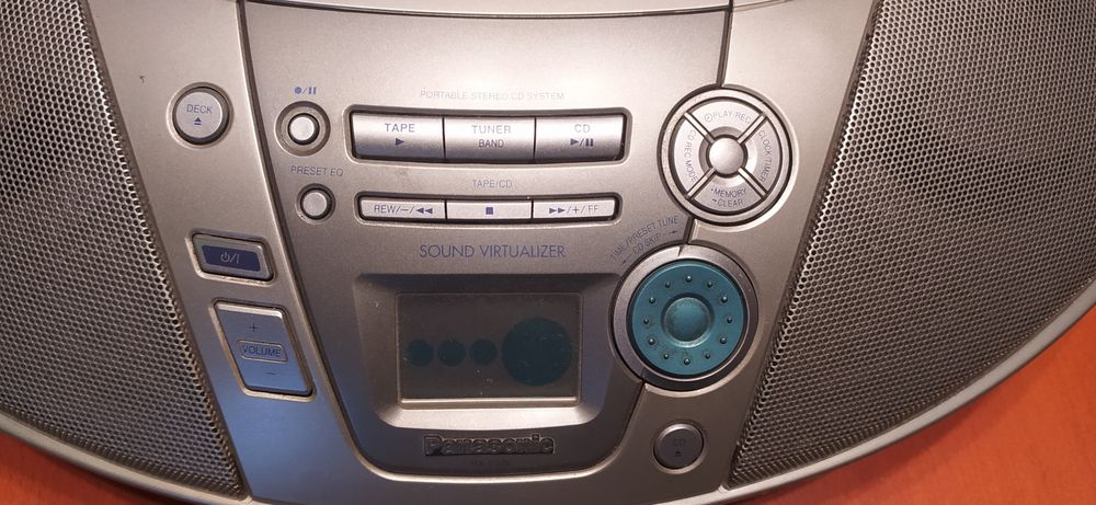 Radiomagnetofon z CD