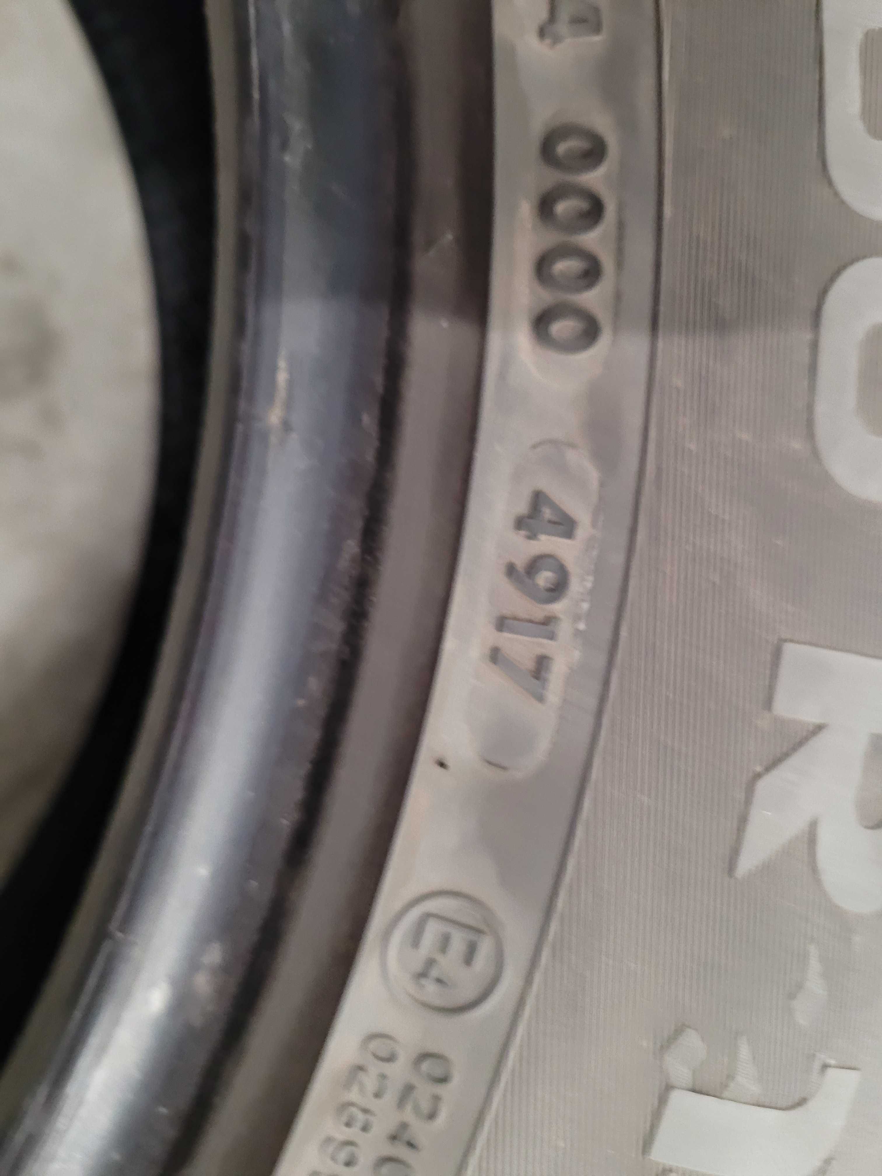 Opony (2szt) Vredestein  225/60 R 18