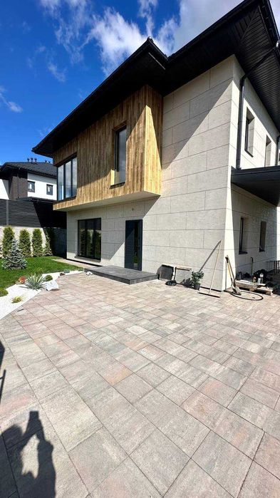 Просторий будинок в Лісниках з панорамним видом — мальовниче місце!