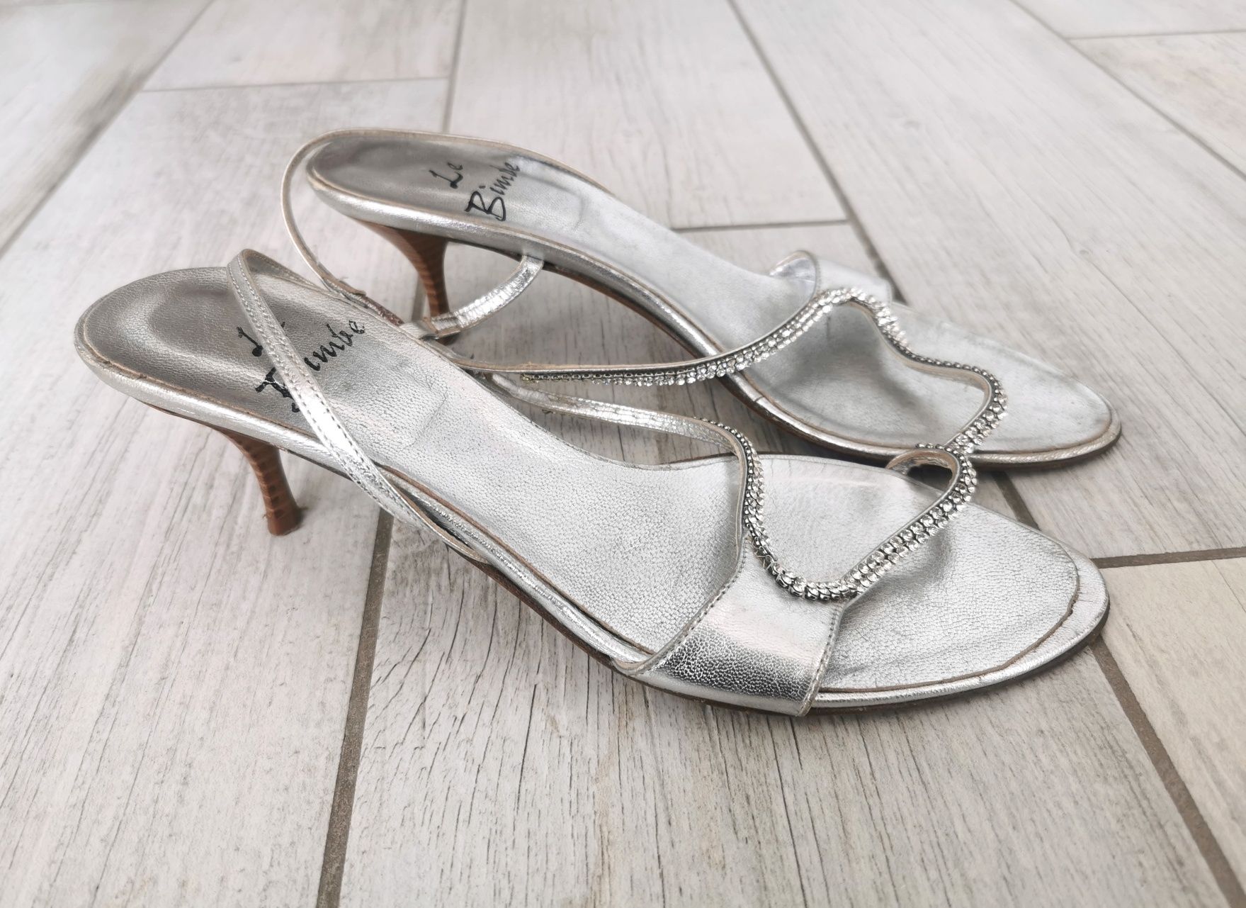 Włoskie sandały na szpilce skórzane biżuteryjne cyrkonie srebrne skóra