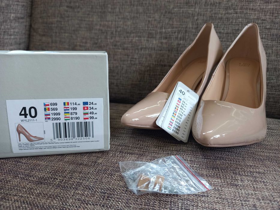 Szpilki lakierki beżowe 39/40