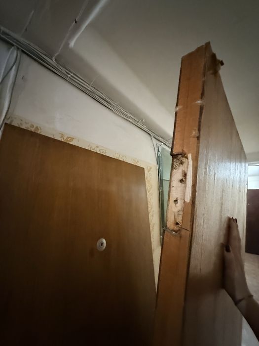 Продам вхідні двері деревʼяні 2000 грн за 2 шт