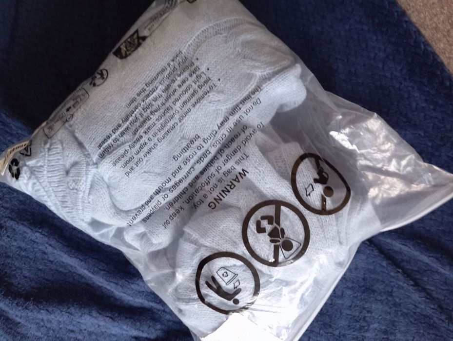 Nowy komplet dzianinowy