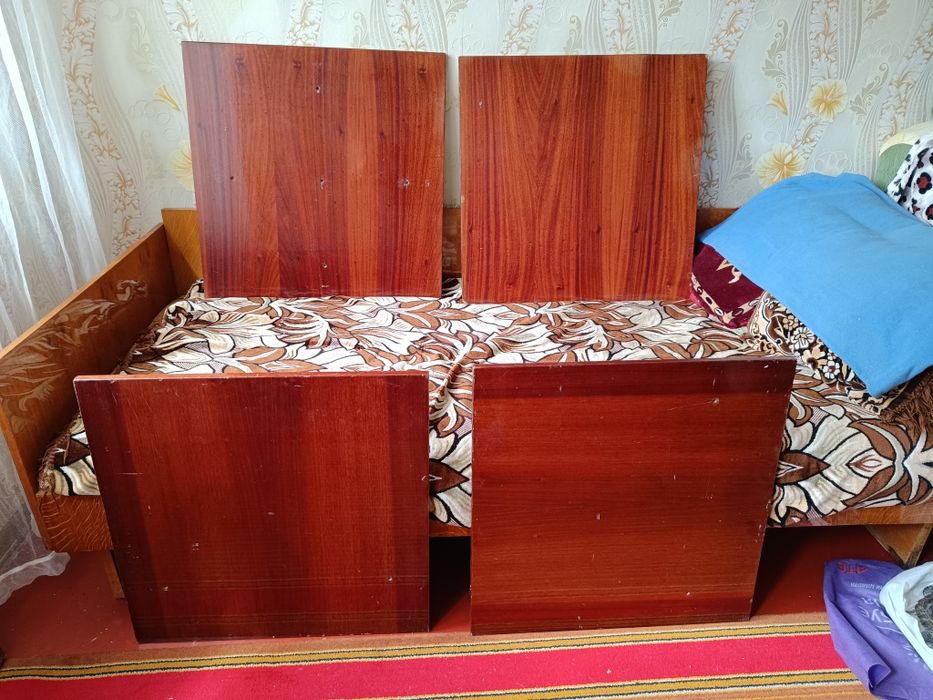 Дерев'яні квадрати,частини з радянських меблів.