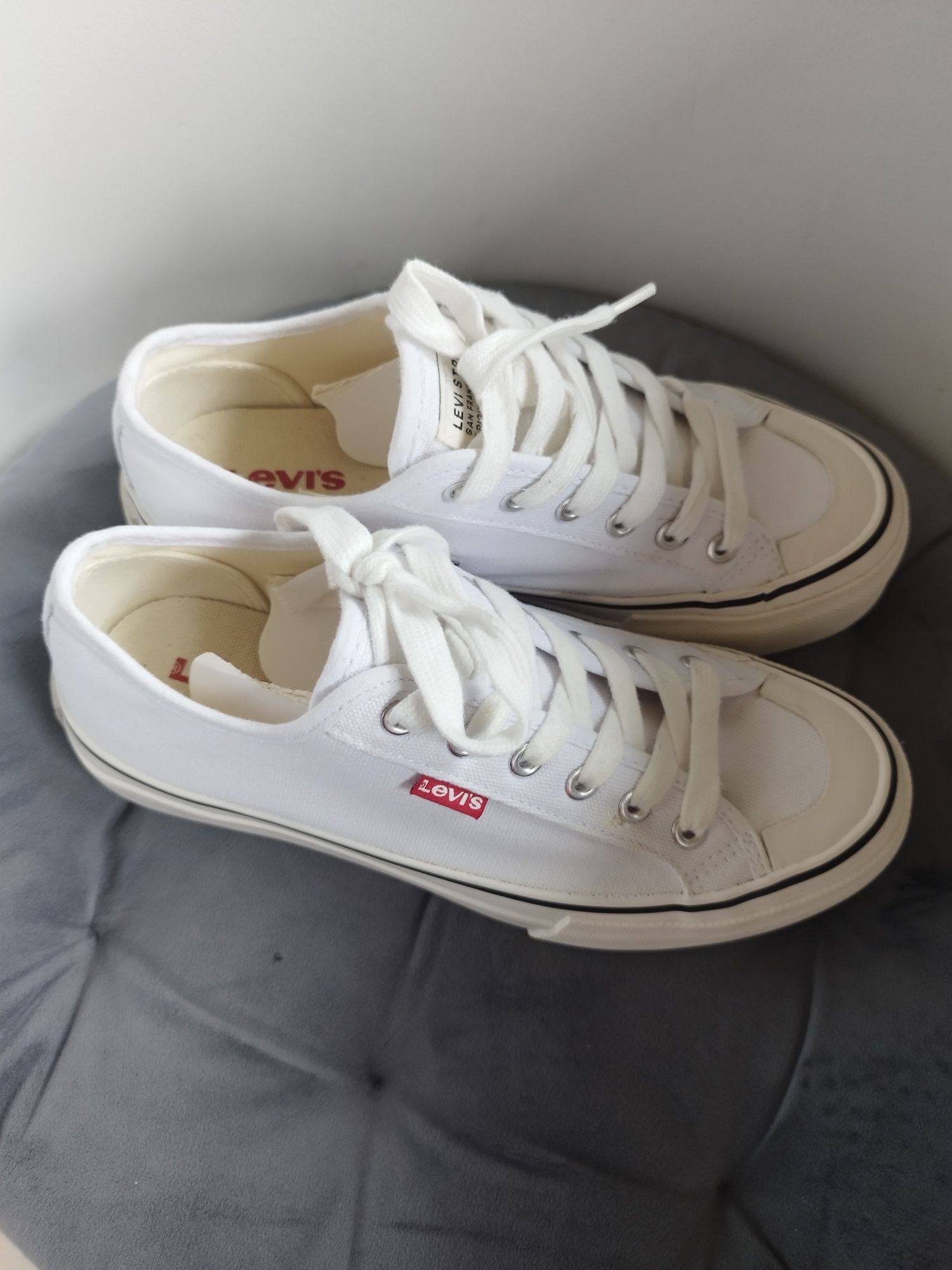 Trampki firmy Levi's .