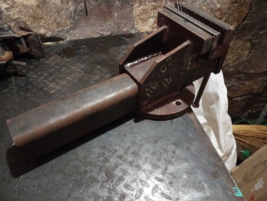 Тиски слесарные быстрозажимные тески лещата